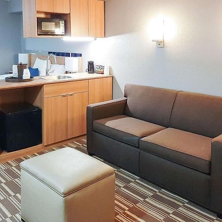 Starkville Inn & Suites מראה חיצוני תמונה