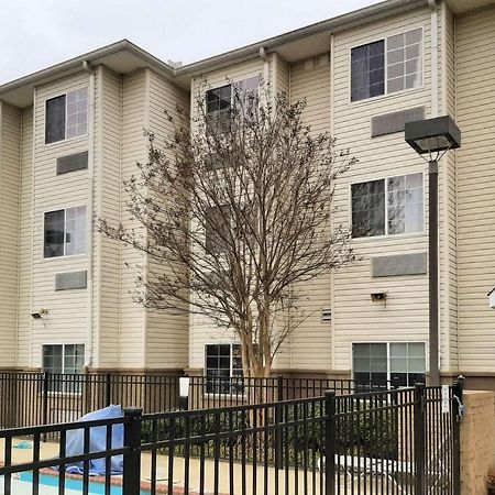 Starkville Inn & Suites מראה חיצוני תמונה