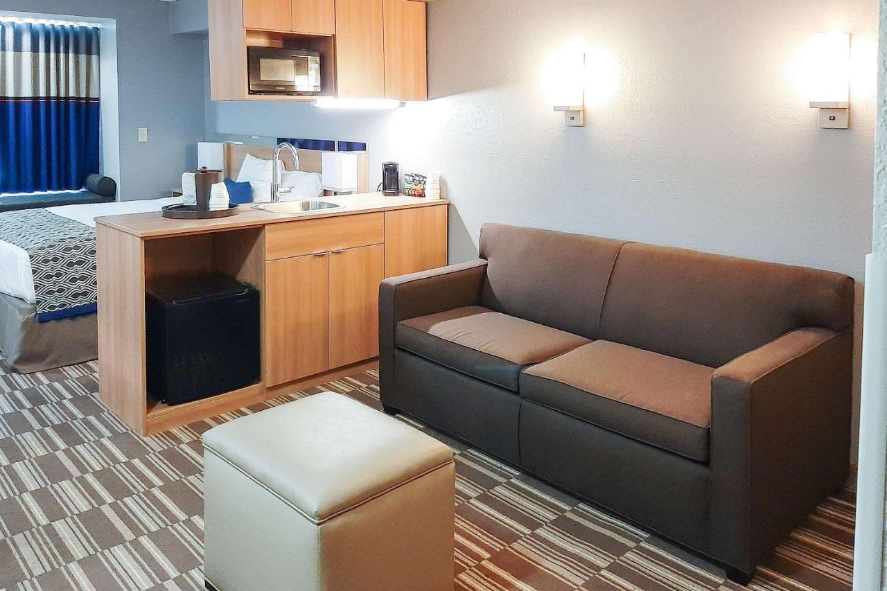 Starkville Inn & Suites מראה חיצוני תמונה