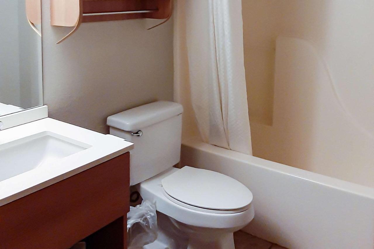 Starkville Inn & Suites מראה חיצוני תמונה
