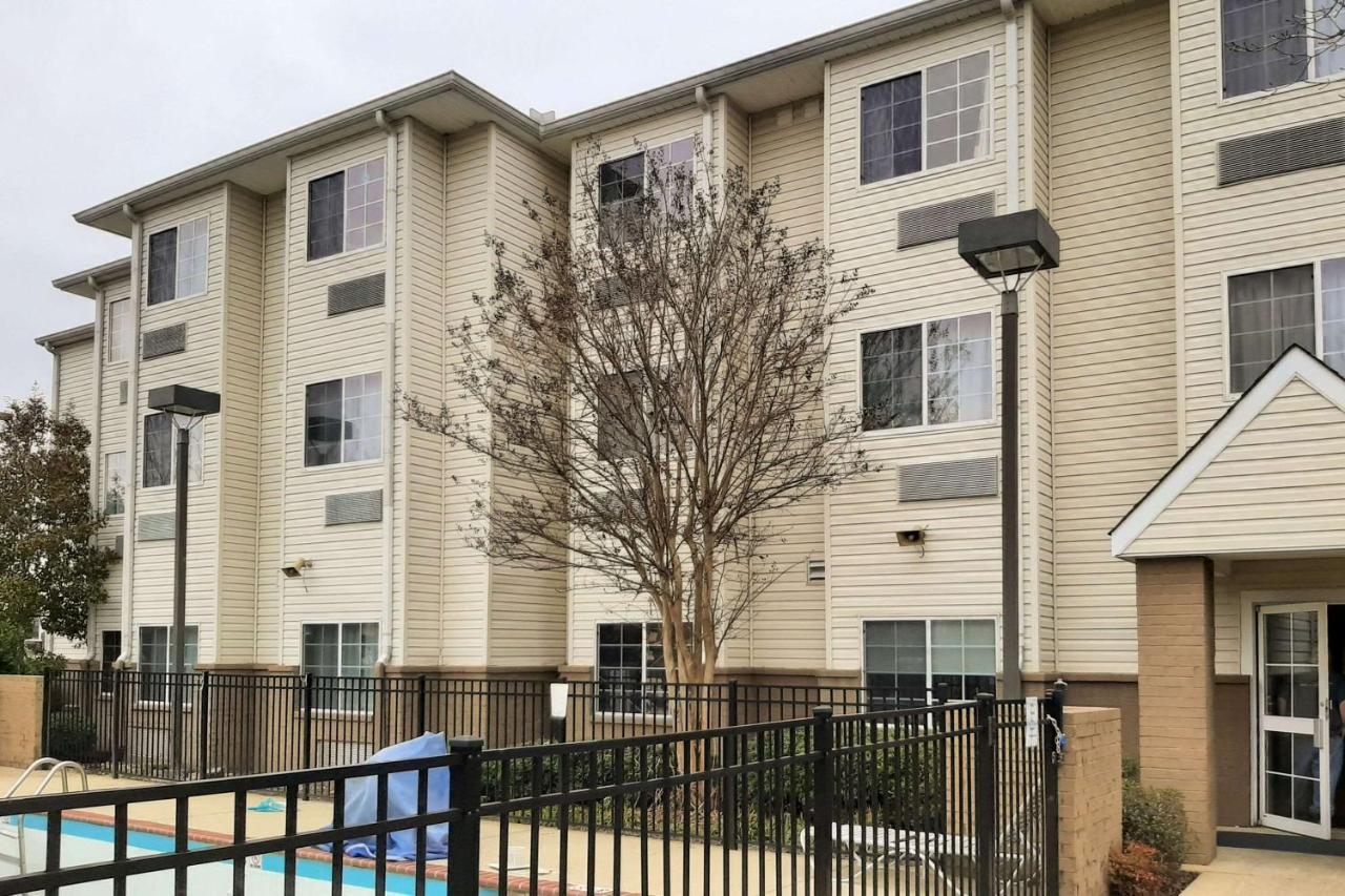 Starkville Inn & Suites מראה חיצוני תמונה