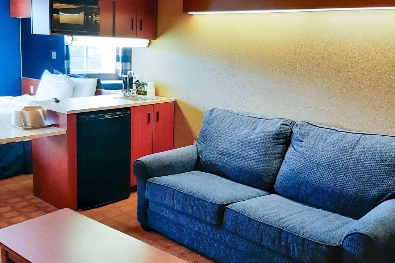 Starkville Inn & Suites מראה חיצוני תמונה