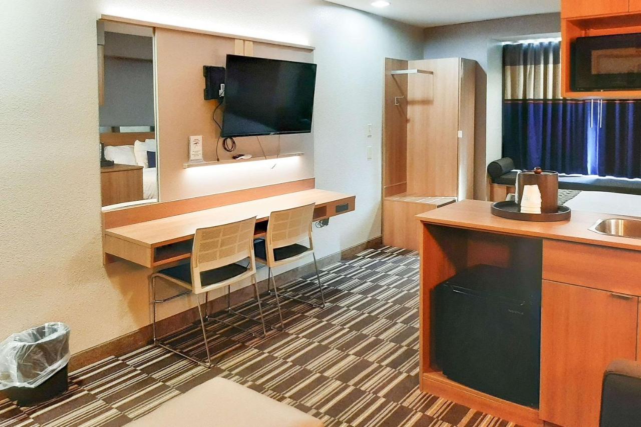 Starkville Inn & Suites מראה חיצוני תמונה
